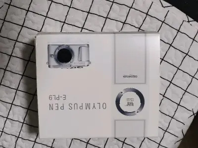 非常幸运蹲到了奥林巴斯epl第九代微单相机，卖家保护的还可以，虽然有一些使用痕迹，但总体成色尚可，物流也非常快，感谢平台