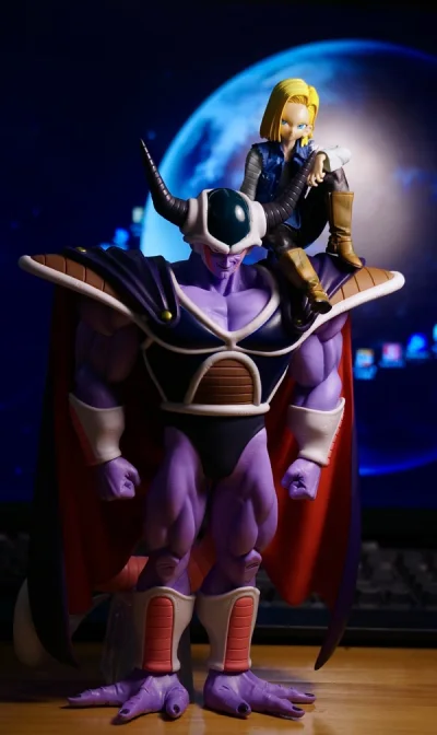 都知道这套的悟饭没人买，卖家也是买鸡搭脖子方式出售。没办法大王父子套太热了，冲动拿下！管他比例对不对??