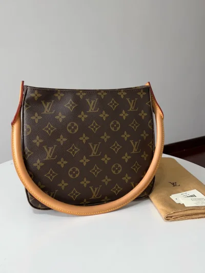 收到美美的包包～期待已久了到手特别满意，当然我也佩服自己的眼光哈哈，物流还挺快，过程非常顺利，满意的～