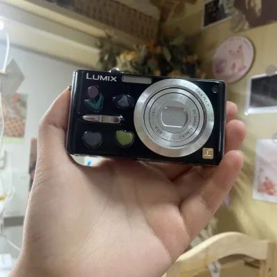 终于买了一次大全套的机子，看起来真的好新，长的也好稀奇，是一种长条形状的，还是用的长卡，很稀奇 很喜欢