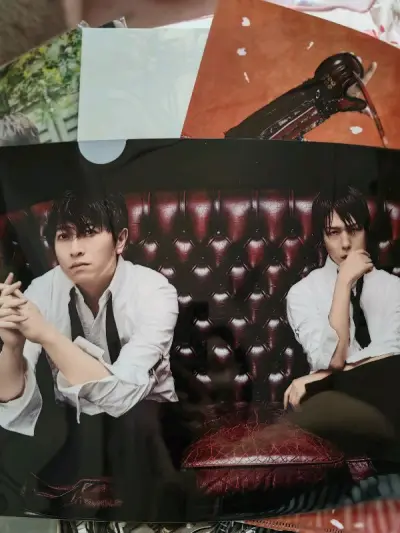 好棒啊！好喜欢！樱花妹真不错！
包装很好，非常严实，没有损坏，而且还送了小东西，送了小写真照片！好喜欢！！！！