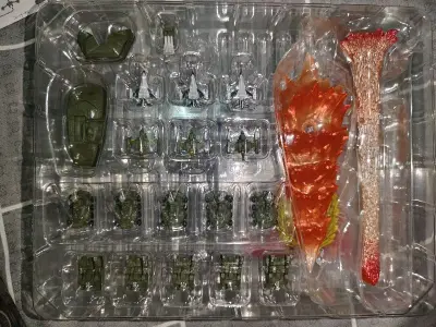 东宝超兵器shm作为哥斯拉系列的配件包，东西还是相当丰富的～所有电影里的武器以及光线特效基本都有，拿到手是满满的份量感。挖煤姬的服务还是非常到位，从下单到手只用了十几天，而且包装的非常好，很棒的一次购物体验！