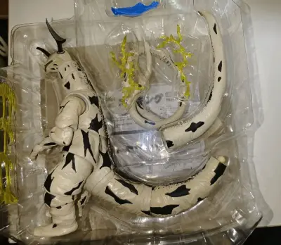 艾雷王作为赛文奥特曼系列的人气怪兽，在国内还是有很高的人气的。而act系列很早就停产了，所以在国内相关的玩具还是很难买到的，所以在挖煤姬上蹲到后，就迫不及待下单了?挖煤姬的物流服务和打包体验还是非常棒的，到货速度也很快，很棒的一次购物体验