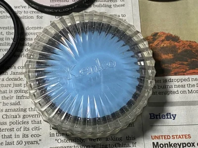 我刚刚从海外购买了这个相机滤镜，并且非常满意。首先，它们的包装十分精美，非常适合作为礼物送给喜欢拍照的朋友或家人。打开包装后，滤镜看起来很结实和坚固，这点让我感到相当放心。

使用时发现，它确实能够改变照片的颜色和色调，取决于你选择的滤镜。在素养上，效果非常显著，而...