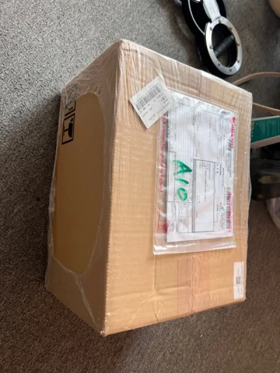 成色还不错，鞋底磨损也不多，虽然码数大一点，但是也非常适合宽脚的人穿。卖家给的包裹保护的十分到位，气泡膜很多，鞋盒也不错。到手性价比还是可以的。