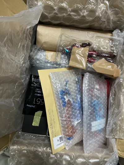 这次买了很多奥特曼的act手办和figma系列，整体来说价格很不错，卖家保存的也很好，成色关节都很不错，ems也很快，好评