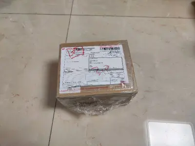 又一单到咯
正好劳动节之后收到的
包装依旧很好，
也帮忙减了重量
ems就是快啊。又快又安全
整个流程是非常简单快速的