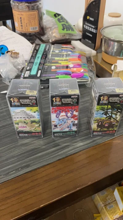 寄过了ems真的就会爱上ems，速度无敌快，基本上一个礼拜之内就到货了。这回收到了盒子嘎嘎新的金狮子还有路飞的老物钥匙扣，非常喜欢