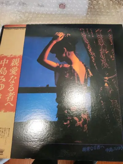 快递价格是便宜点，但是看不到物流信息，到货连个通知也没有有点夸张了。还好里面东西质量好，到手完好，东西挺满意的。