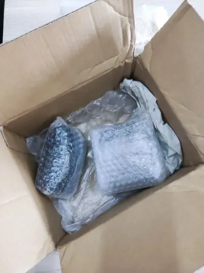 收到箱子有挤压，但是里面东西安然无恙，总算放心了。海淘破损率高是永远的痛，希望以后有所改善。收到了自己满意的物品。