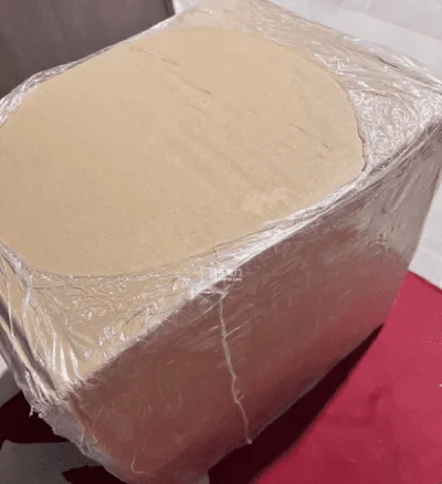 包装还是一如既往放心，发货时间也挺快的，到手大概是七天吧，蛮快的！
里面挺多填充，保护了包包，希望之后可以淘到更多美丽的包包