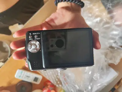 包装的很严实，ccd也很新，低价淘的一台松下tz3,本来没有抱希望很好，结果出乎意料，整体外观看着很新，没有什么磕磕碰碰，使用没有异常，非常nice