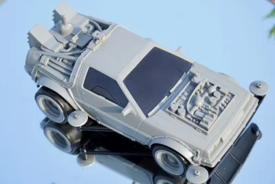 三个不同年代的玩具一起拿到是啥体验？
来自青岛社的等离子镂空四驱车 运行还很ok哦
世嘉的警车和电影回来未来同款四驱车模型 棒！
打包给力 一个箱子刚好 没有任何损坏 泰酷辣