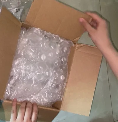 这次买了一些拍立得相纸和一台拍立得mini30！包装的超级好，只有一两盒相纸有一点点挤压。拍立得原本想买那个珠光白，一直没看到好价，银色实物也很好看！超复古！走的ems，超级无敌快???从发货到收货只要四天！！我也有这一天！感谢广州hg放我一马！挖煤姬太适合社恐人了...