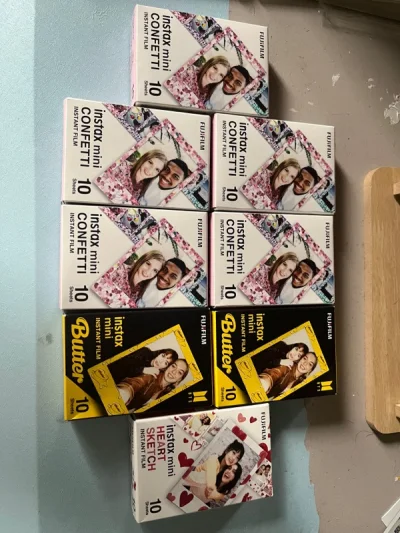 买了一台几乎全新的sq6 跟全新没差 配件都在
还有八个相纸 走的ems 速度很快 包装也很好  谢谢挖煤姬