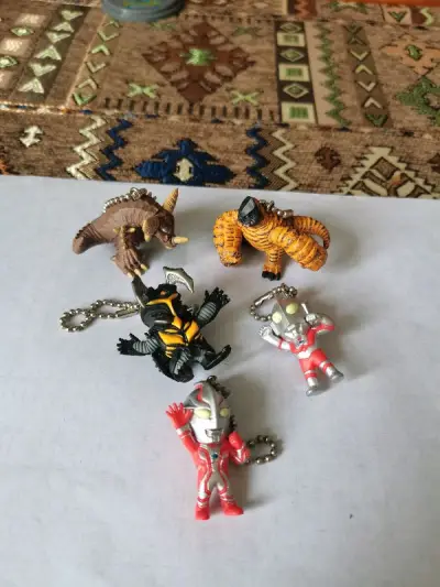 东西很漂亮，不管是成色，还是做工方面都很精致且美丽，很漂亮的物品，非常可爱！物流也是很快，十几天就到了，包装很用心！期待下次回购！愉快的一天，非常漂亮