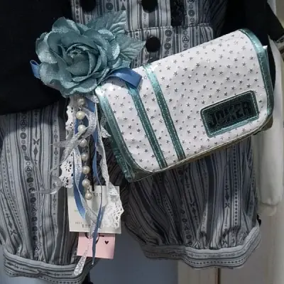 这次EMS非常非常的快的！
虽然还是被税了的说 但是只花了六天.
买到了无尽传说的合作款
守护甜心的包包 亚梦酱的衣服是真好看…！
非常非常可爱 正好也和我putumayo的花朵同色系
接下来愉快的进行搭配吧！