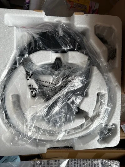 终于收到了人生中的第一条腰带，速度非常快，东西真的很不错，嘎嘎新，变身效果也很棒，就是海运的费用比较贵，希望挖煤姬能多多优惠，以后还会继续买，竹蜻蜓专业也得不断加强呀，好东西，要分享谢谢