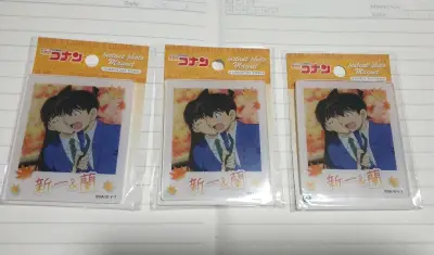 这次是预购的到货发回来 一个是新兰的冰箱贴 一个是安室透的卡膜 那个卡膜刚好配合wsb卡使用 好看 无敌 一包75张 新兰无敌 冰箱贴好看的 发的ep小航空 到手不到两个星期 挖煤姬包装一如既往的好