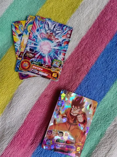 龙珠英雄新弹一出就马上到挖煤姬海淘了，还是老样子，依旧EMS物流加固包装，这次合单速度3天蛮快的，从日本到中国物流时效6天，包裹也完整，非常给力的一次购物体验，以后继续挖煤姬淘卡?