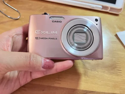 每一样都超级满意哦，海运二十多天比想象中快，第一次海淘非常顺利。买的包包成色很不错，价格超级合适，相机也很好还没研究怎么拍好看。