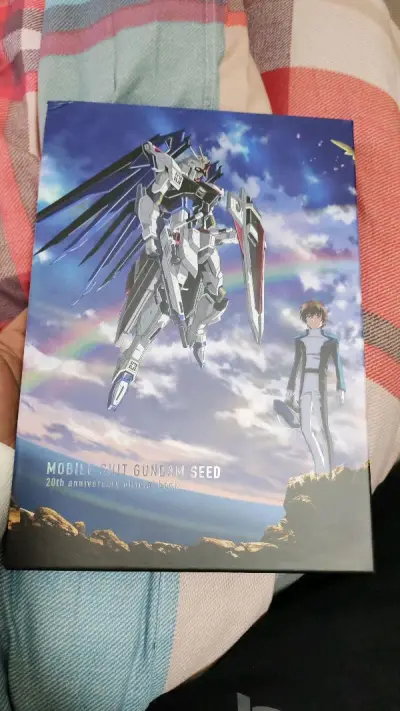 第一次购买，除了心疼钱以外就是担心邮件能不能送到了吧，但是结果让我很满意！非常的满意！特典几乎是全新，并且包装完好，非常感谢！