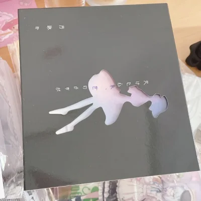 这次在挖煤姬切了很多复数的色纸和通贩圆 还有特别喜欢的梦情专辑 包装很严实 物流很给力 拆箱的时候全程心情愉悦 满意 下次还会再切！