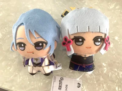 买了几只努努娃 太萌了 超级好rua free的谷子也是好价切到的 蜂乐玻璃闪骏河屋切的 便宜但状态一般般