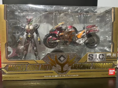 这次购物依旧很满意，挖煤姬的打包相当给力，几个模型包在一起，里面塞满的气泡，模型保护的很好，没有损坏，客服解决问题也很块，有什么疑问问客服就行，推荐大家使用挖煤姬购物，好评，希望挖煤姬越做越好