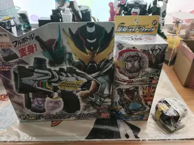 赶着活动从骏河屋买的，一个盒说全的dx龙骑表才十块钱哈哈哈，走的竹蜻蜓，从付运费到收到货两周多，正常水平，打包很不错，里面的东西没有任何磕碰，挖煤姬yyds，很省心，还会继续下单的！