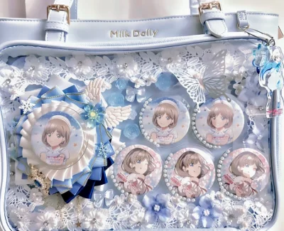 拿来扎痛包用的 我推美丽捏 就是等了一个月才到。樱花妹保护得很好，基本没有瑕疵。背出去炫耀了（doge