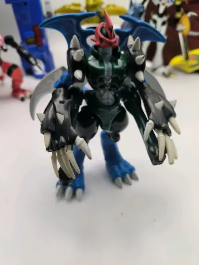 今天收到数码宝贝模型玩具，拼装模型机甲龙兽拼装，没想到二十年前的拼装玩具能保存的这么好，本人很喜欢，挖煤姬yyds