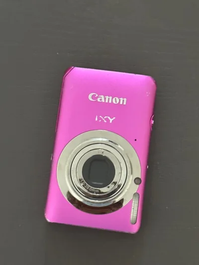 这次也是三个相机 走的ems 很快就拿到手啦
ixy210f 是台坏了的相机 要拿去修啦
ixy920 买了两台啦 很喜欢他的颜色和出片 妥妥冷白皮
奥林巴斯u300不用说啦 收藏了三四台了 真的很喜欢蓝盾配银 光是摆出来就很高级了