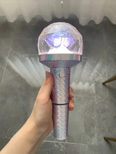 其实在申请竹蜻蜓的时候我就收到了中通的单号。等待合单和审核的时间比较长。实际发货到收到其实就用了四天。不用怕被税。包装也不错。没有加固但是还是很多泡泡纸。愉快收到克拉棒啦