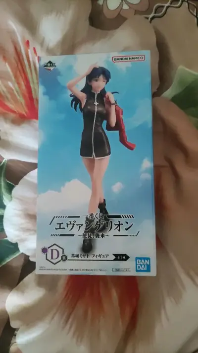 这次的eva一番赏难得不再是那几个不变的主角了，终于轮到葛城和penpen了~赶紧海淘入了一个。葛城这次造型很好，非常喜欢。挖煤姬打包给力，到手八角尖尖