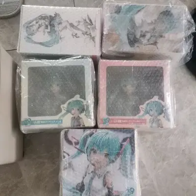 初音这款胸像做的太可爱了，无脑入入入买了好几个，打包严实，里面泡泡纸也管够，安全下车，ems的速度也很快，一周就到了，非常的满意