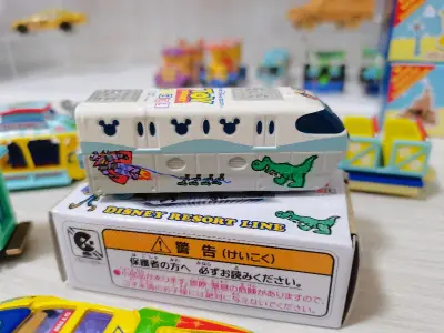 这次买的扭蛋、多美卡车模以及sega手表，多美卡散车在挖煤姬上价格太香了，一不小心买了很多台迪士尼系列～