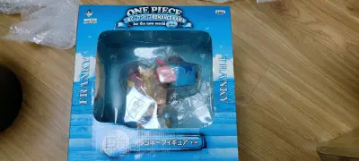 哇，东西收到了，有点小遗憾，大乔巴的一个腿断了，哎，其实包装的很好，外箱也没有损伤，但就是断了，不过自己粘起来还是可以摆放的！