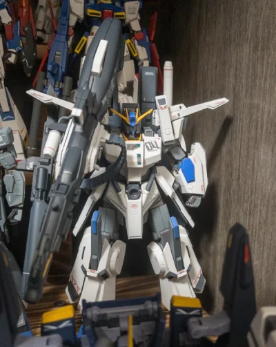 这次大白鹅属实是捡了大漏，东西也没问题，柯西倒品相一般且价格不太便宜，fazz中规中矩，没想象中那么好，但这种臃肿的机体意外的站的很稳。