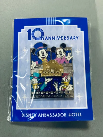 这次买了一堆徽章，走的邮政，可能因为比较轻，所以没被税，很幸运，很开心。购买这么多次商品，感觉煤炉卖家大部分都还挺不错的，多看看评价就能心里有个数。平台还是很方便和便捷的，希望能一直用下去吧！