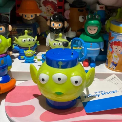 捡了一个退坑中古包 好喜欢这些中古呀
很少见到的小灯笼
巴斯手表的表情别太好笑了
背抓斗抓住的小可爱