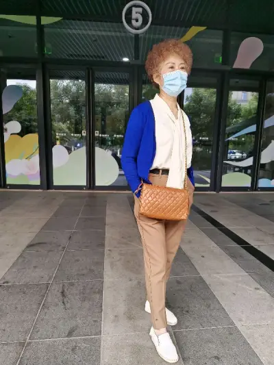 已经不记得是第几次日本海淘了，淘到了很可爱的小包包，特意拍了上身图来赞。日常使用很好看又方便，很好搭配。