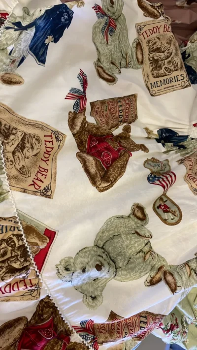 我的裙子都好好看！ph太香了！
挖煤姬经常能淘到喜欢的裙子，发货速度也可以。
这次搞了熊孩子，潦草猫，草莓兔。
尤其是草莓兔豪华一见钟情但是入坑迟，刚入坑这条就卖完了，这次碰到当然毫不犹豫。熊孩子也是入坑前但是觉得好看的裙子，遇到合适的形色也立即入手。