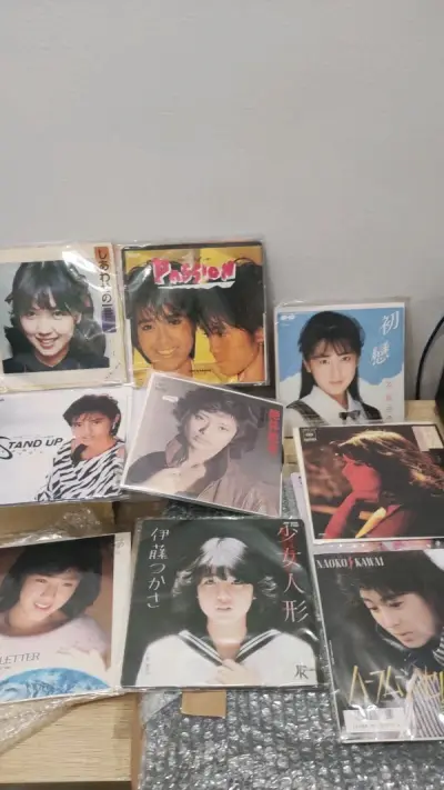 东西不错，很满意，毕竟40年前的东西，成色还行，保存也完整。就是快递外包装已经稀烂，吐槽一下快递能不能好好运，为什么出口的就没事。进口的这么敷衍。