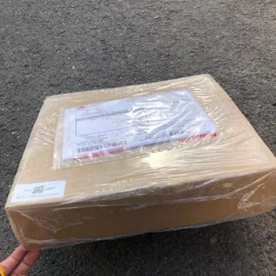 这次这个小小的薄薄箱子到货时品相很好，没有被压的变形。国内段快递太暴力了，这个规格的包装，经常被压。
但内部的缓冲材料做得还是很专业的！好过大多数代购平台！