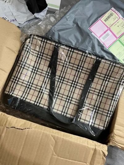 记录一下挖煤姬第二单，因为怕被开箱还是走的EMS，其实第一单也是BBR但收到包上有一点没展示出来的污渍所以不算完全满意（不过不影响出门啦，整体成色是非常好的），今天又收到了第二个包！如图?

这支真的爱死！➕邮费和税也才1700左右！除了边角超轻微磨损几乎和新的一样...