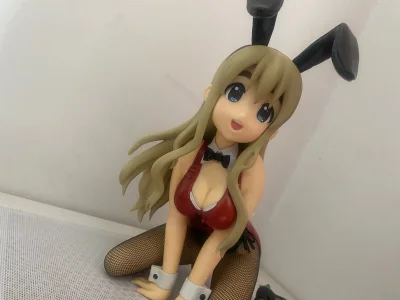 到海关的的时候发的照片是没问题的 但是到国内后丝袜就破了 我也不知道为什么但是就挺离谱的这还能破确实离谱包装也都是完好的 不过还是蛮感谢能出的毕竟价格摆在那