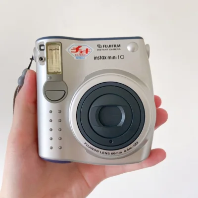 等了快20天终于收到啦！过关的时候没有被卡但是收了税。拿到包裹后拆开发现机器都被保护的很好，测试之后发现所有功能都是正常使用的，期待以后能拍出满意的照片！！！太爱了?❤️