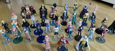 买了一堆小pop 整体满意，淘到性价比高的总忍不住会下手买，摆着也不错，就是拆摆的整理起来费点时间啊