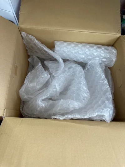 这次收到了好大一个箱子，打开一看上面一半是泡泡纸，可能没有小箱子了吧。买的是gust相关，炼金工房和蓝色反射。海运速度一如既往的快，好评。